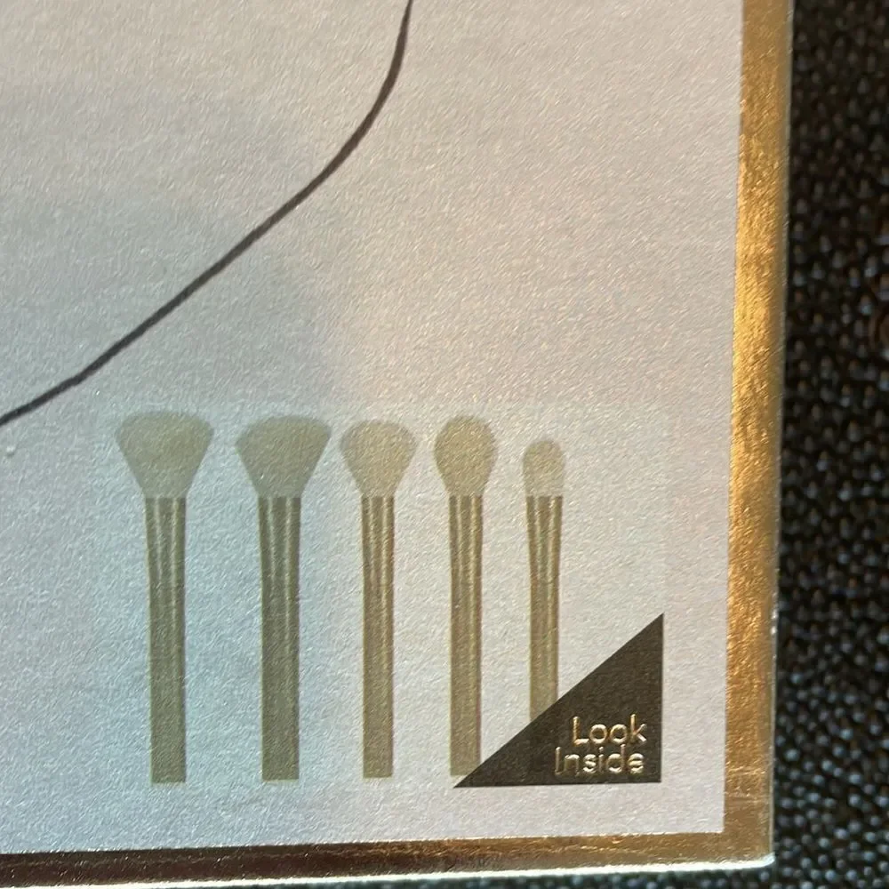 Ellen Tracy Essential Brush Collection - Picture 3 of 6
